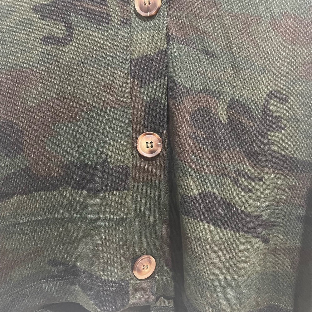 Social Standard by Sanctuary Camo Large Button-Up Cardigan NWT - Picture 2 of 5
